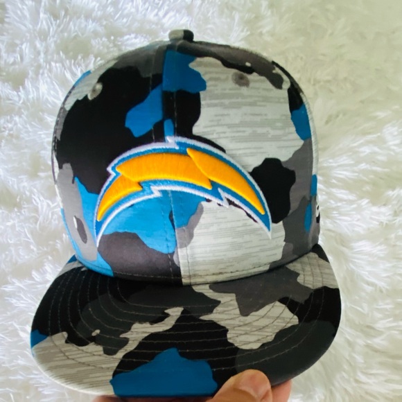 🏈 OFFICIAL LOS ANGELES CHARGERS CAP - Picture 1 of 5